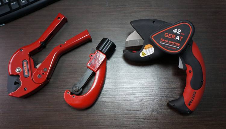 Coupe-tube pour tuyaux en plastique : choix du meilleur modèle + mode d'emploi