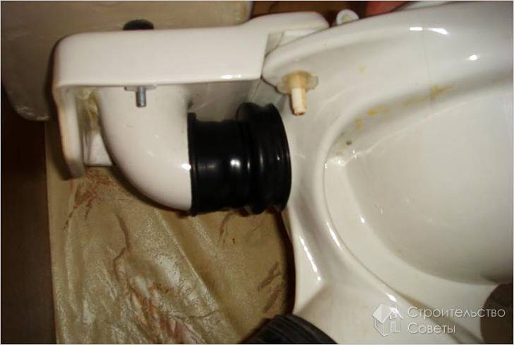 Manchette en caoutchouc pour la cuvette des toilettes (excentrique): règles d'installation et de connexion