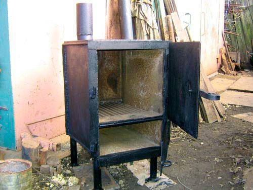 Poêle à ventre à faire soi-même pour une résidence d'été et un garage: instructions pour l'autoproduction