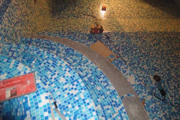 Nous imperméabilisons la piscine : bilan comparatif des matériaux d'étanchéité