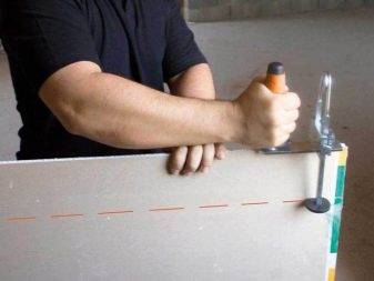 Comment couper des cloisons sèches à la maison: méthodes de coupe + instructions de travail