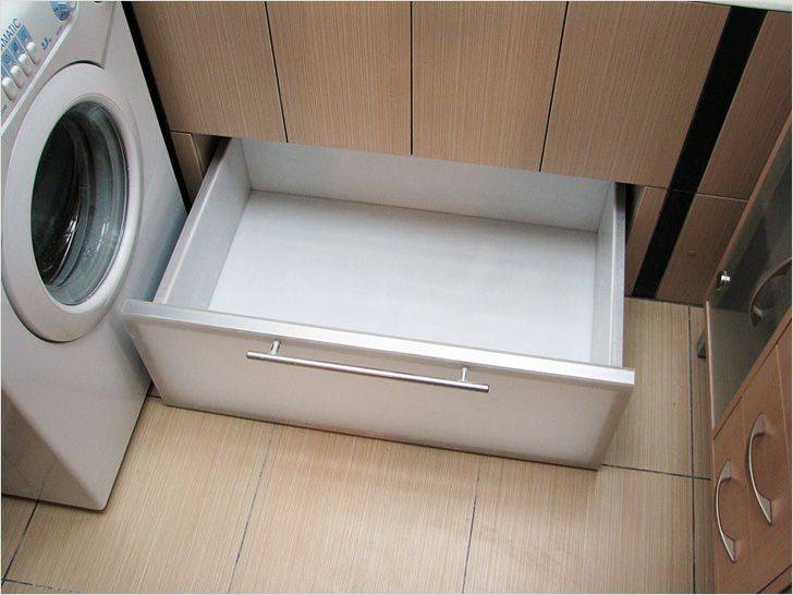 Choisir et installer un écran sous la baignoire de vos propres mains - comment tout faire de manière fonctionnelle et esthétique?