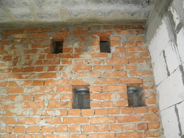 Ventilation dans une maison privée en béton cellulaire: options et méthodes de construction