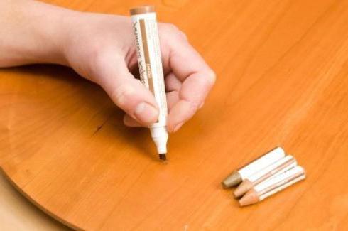 Comment les noix peuvent aider à réparer les rayures sur les meubles