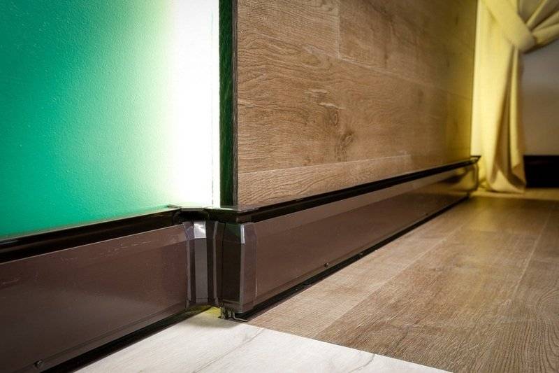 Plinthe chaude : que sont les radiateurs chauffants de plinthe et comment les installer correctement