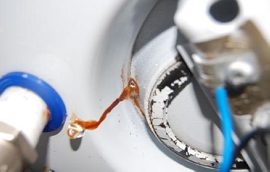 Lorsque l'eau se réchauffe, la pression de l'eau augmente