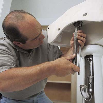 Montage de l'évier au mur : une instruction détaillée étape par étape