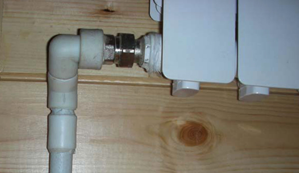 5 inconvénients graves des tuyaux en plastique pour l'approvisionnement en eau et le chauffage