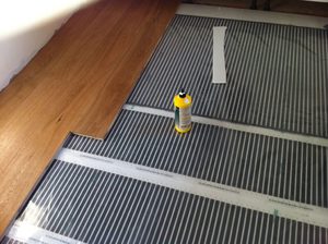 Sol chaud sous le stratifié: choisissez celui qu'il vaut mieux mettre + un exemple de travail