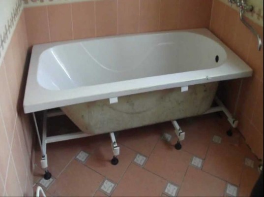 Comment installer une baignoire de vos propres mains: un guide d'installation étape par étape