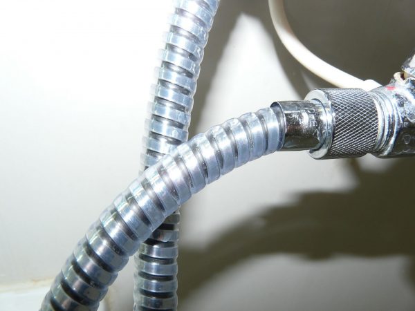 Comment réparer un tuyau de douche de vos propres mains