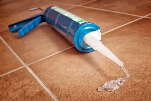 Comment fixer le lavabo de la salle de bain au mur: instructions détaillées pour la fixation