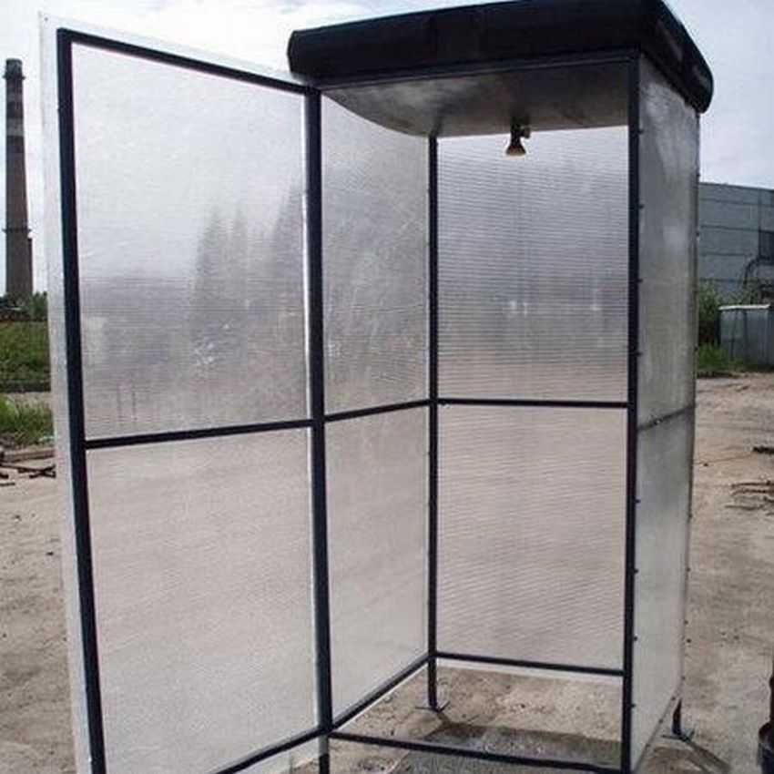 Nous fabriquons nous-mêmes une douche d'été en polycarbonate