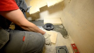 Égouts à faire soi-même pour un bain: schémas possibles et appareil indépendant