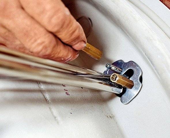 Évier au-dessus de la machine à laver: caractéristiques de conception + nuances d'installation