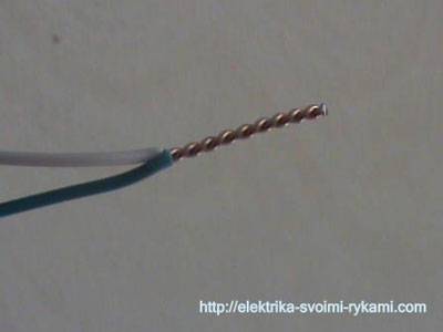 Comment connecter un interrupteur d'éclairage à trois gangs