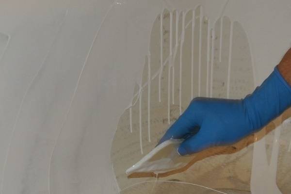 Comment peindre un bain à l'intérieur à la maison