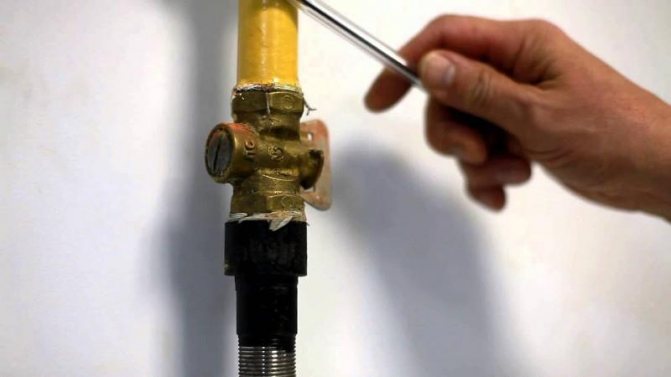 Remplacement d'une cuisinière à gaz dans un appartement : amendes, lois, règles et autres aspects juridiques