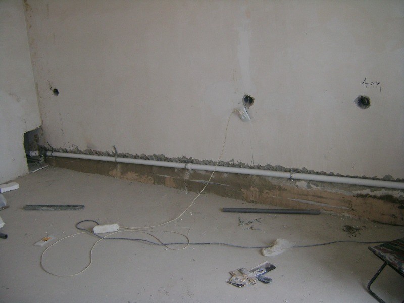 Est-il possible de creuser les murs dans une maison à panneaux pour le câblage