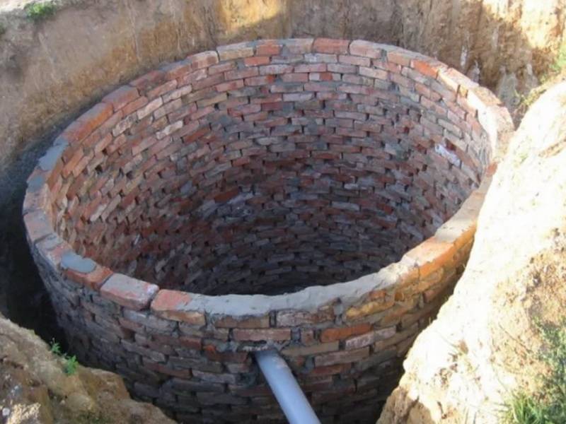 Puisard à faire soi-même: un aperçu des différentes méthodes avec une photo