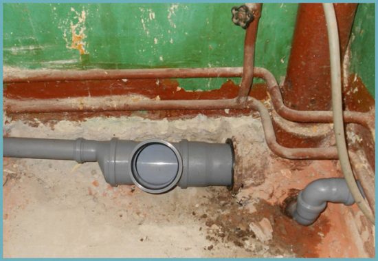 Transférer les toilettes de la colonne montante à un autre endroit : quand le design est plus important que tout le reste