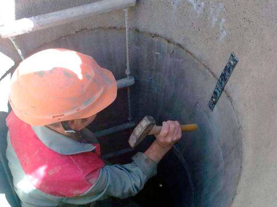 Nettoyage du puits à faire soi-même: luminaires, vidéo, quelle période de l'année est préférable de nettoyer, comment nettoyer correctement sans descendre, photo