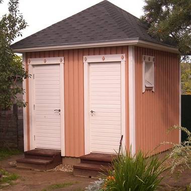Construction d'une cabine de douche en bois pour une résidence d'été: instructions pas à pas tirées de l'expérience personnelle