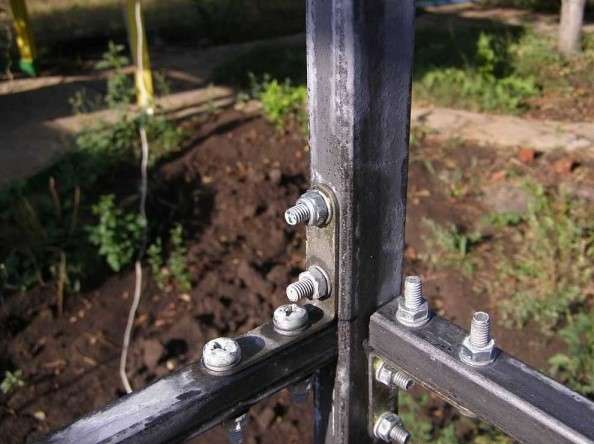 Cabines de douche en bois pour chalets d'été: construire une douche d'été de vos propres mains