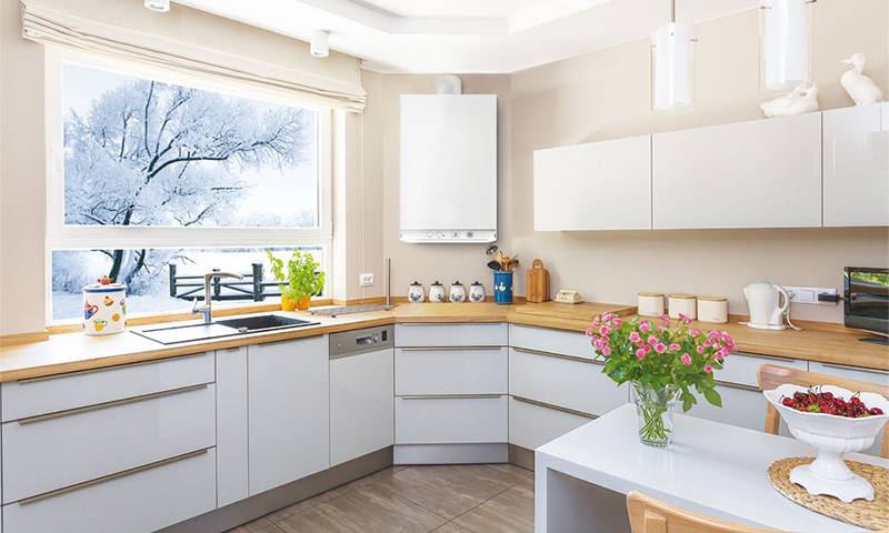 Chaudière à gaz maison pour chauffer une maison privée et une résidence d'été: réalisation de trois conceptions éprouvées