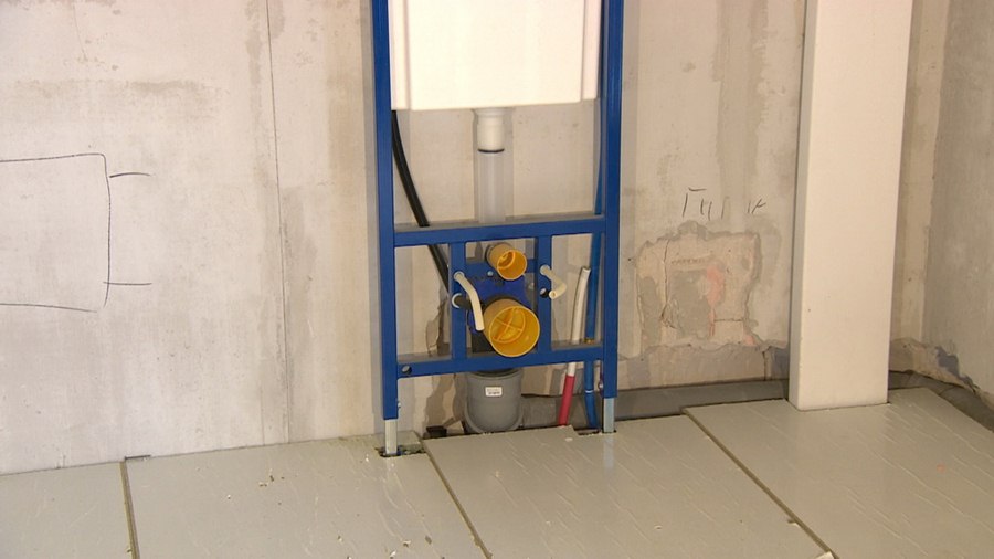 Installation d'un WC suspendu avec installation: instructions étape par étape pour un maître de maison