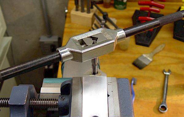 Comment couper un fil sur un tuyau - 2 options efficaces pour résoudre le problème