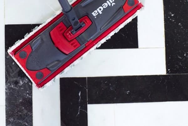 4 astuces pour aider à nettoyer le sol de la saleté