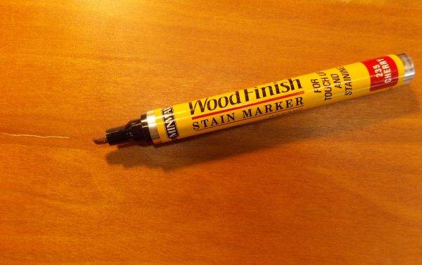 8 remèdes efficaces pour enlever les rayures des meubles