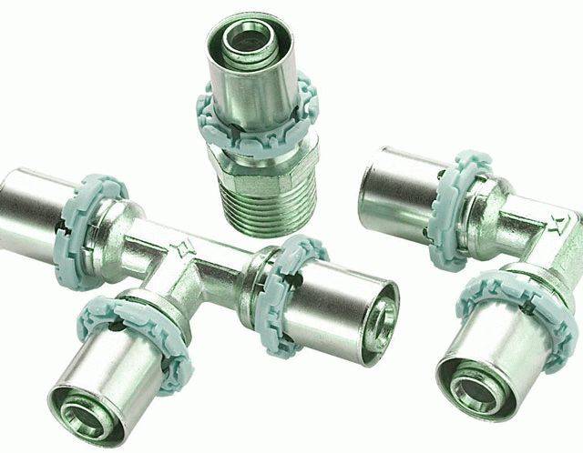 Raccords pour tuyaux métal-plastique