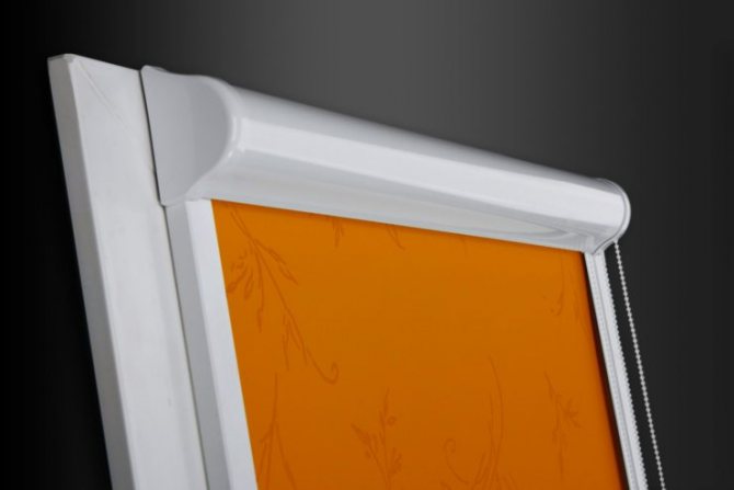 Stores enrouleurs à faire soi-même: instructions étape par étape + nuances de choix d'un tissu et d'une option de torsion