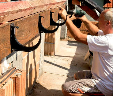 Drains de toit à faire soi-même: instructions pour l'autoproduction d'un système de drainage