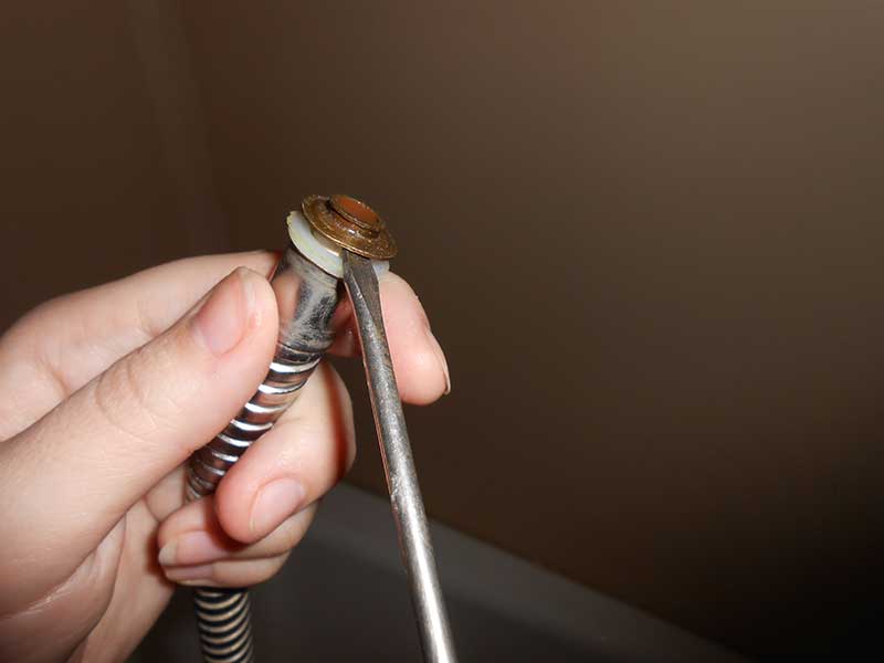 Tuyau de douche 3 mètres avec filetage intérieur 3 x 8 : instructions vidéo sur la façon de réparer, démonter, changer de vos propres mains, raccord de tuyau, que faire en cas de fuite, photo et prix