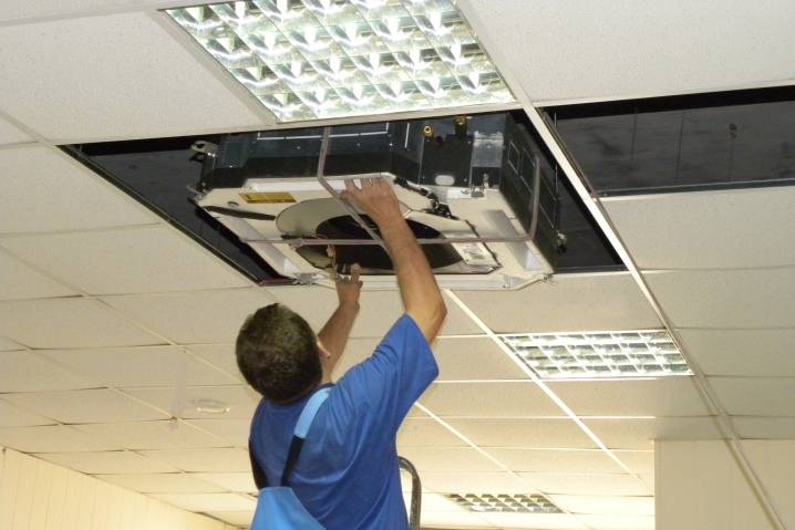 Le dispositif de l'unité intérieure du système split: comment démonter l'équipement pour le nettoyage et la réparation