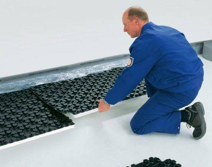 Isolation pour un sol à eau chaude: règles de choix et de pose