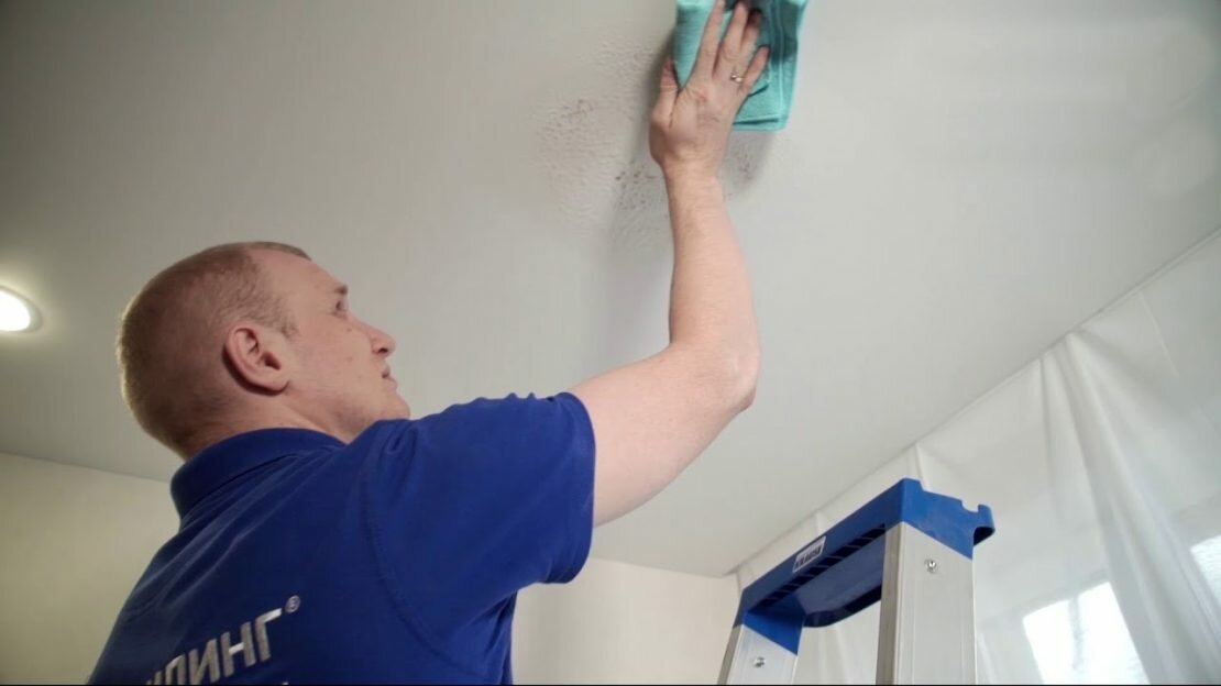 Entretien des plafonds tendus : comment et avec quoi laver un plafond tendu, quels produits utiliser pour le nettoyage ?