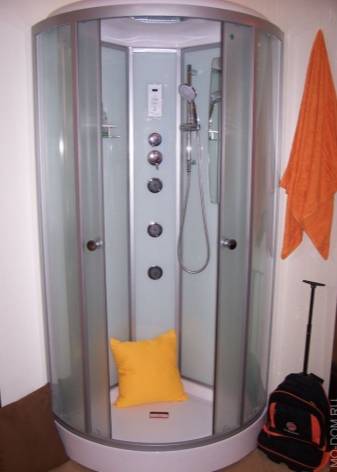 Verre pour cabine de douche : comment le choisir et l'installer soi-même