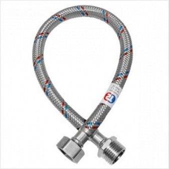 Peut-il y avoir différentes tailles de raccords et d'écrous pour les tuyaux flexibles