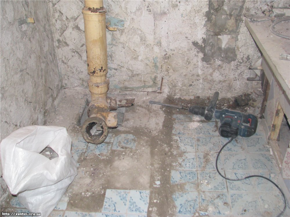 Des moyens efficaces pour passer de la fonte au plastique dans les égouts