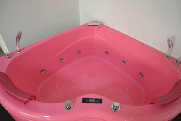 Bain acrylique ou acier: quel est le meilleur choix, quelles sont les différences