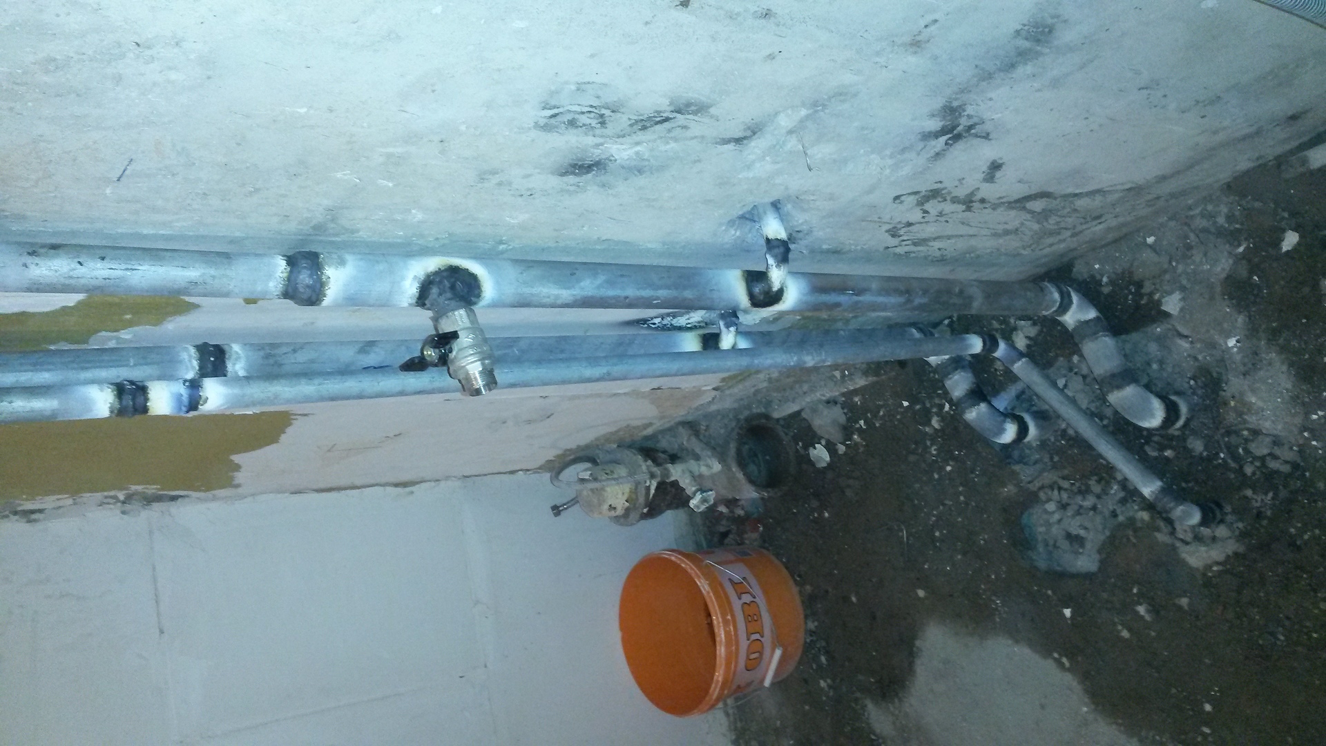 Transfert de colonnes montantes d'alimentation en eau chaude et froide