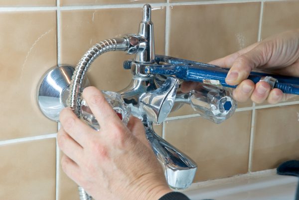 Comment réparer un tuyau de douche de vos propres mains