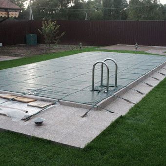 Comment préparer une piscine frame préfabriquée toutes saisons pour l'hiver ?