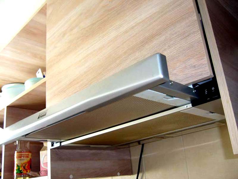 À quelle hauteur accrocher la hotte: conception et types d'équipements, calculs, instructions d'installation et leurs options, règles