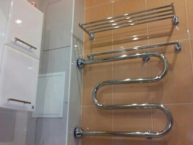Installation d'un sèche-serviettes: instructions étape par étape et calcul de l'espace requis (75 photos)
