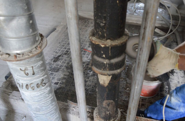 Remplacement de l'égout dans l'appartement de vos propres mains: instructions détaillées pour remplacer la colonne montante et les tuyaux